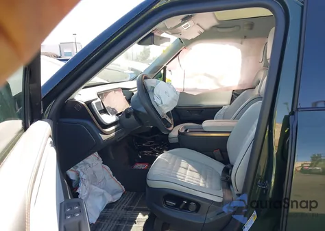 2025 Rivian R1S Ascend Tri Motor Max Pack/Premium Tri Motor Max Pack z USA, uszkodzony, nr VIN 7PDSGCBP4SN059406